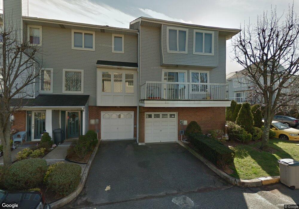 146 Commodore Dr, Staten Island, NY 10309 - photo 1