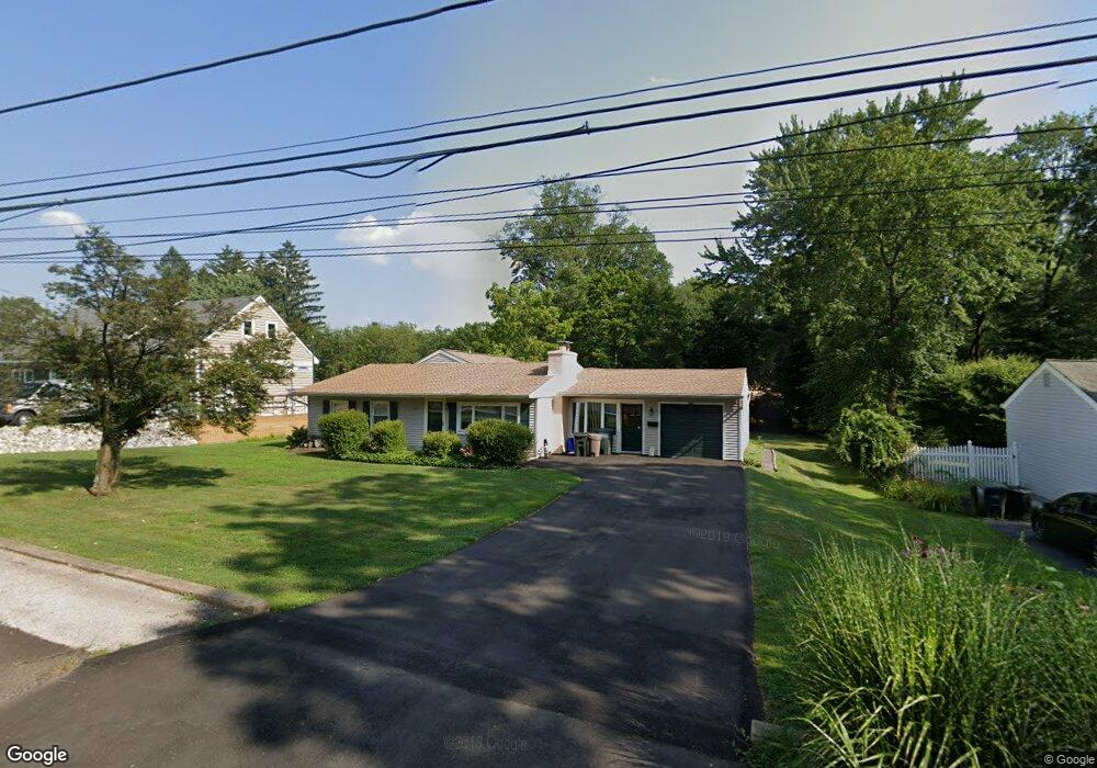 889 E Maple Dr, Southampton, PA 18966 - photo 1