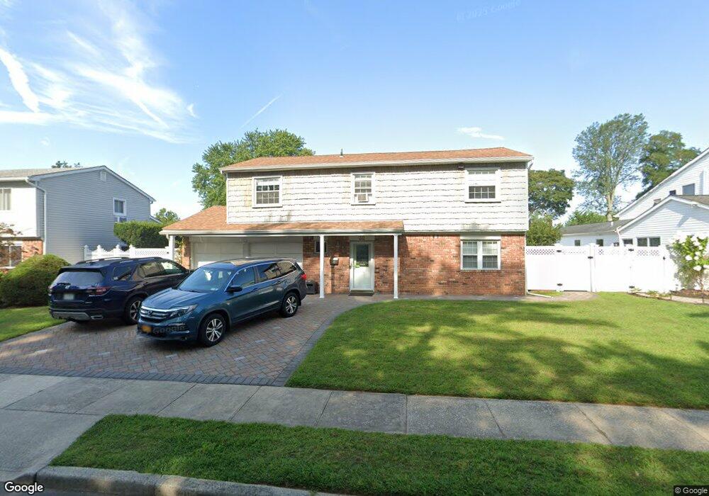 32 Shubert Ln, Bethpage, NY 11714 - photo 1