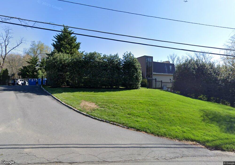 1249 Crest Ln, McLean, VA 22101 - photo 1