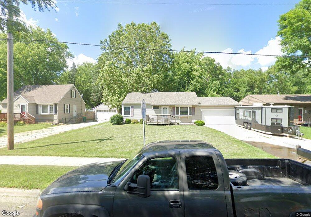 705 W Hammer Rd, Albert Lea, MN 56007 - photo 1