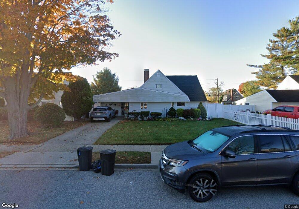 55 Sprucewood Dr, Levittown, NY 11756 - photo 1