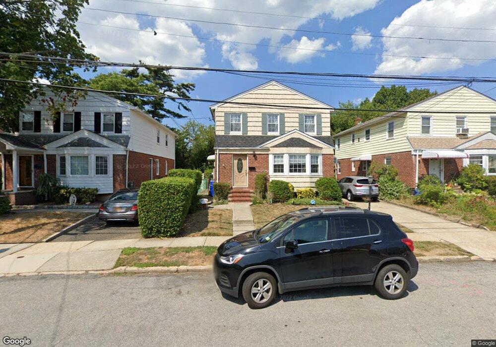 71 W Fenimore St unit 2, Valley Stream, NY 11580 - photo 1