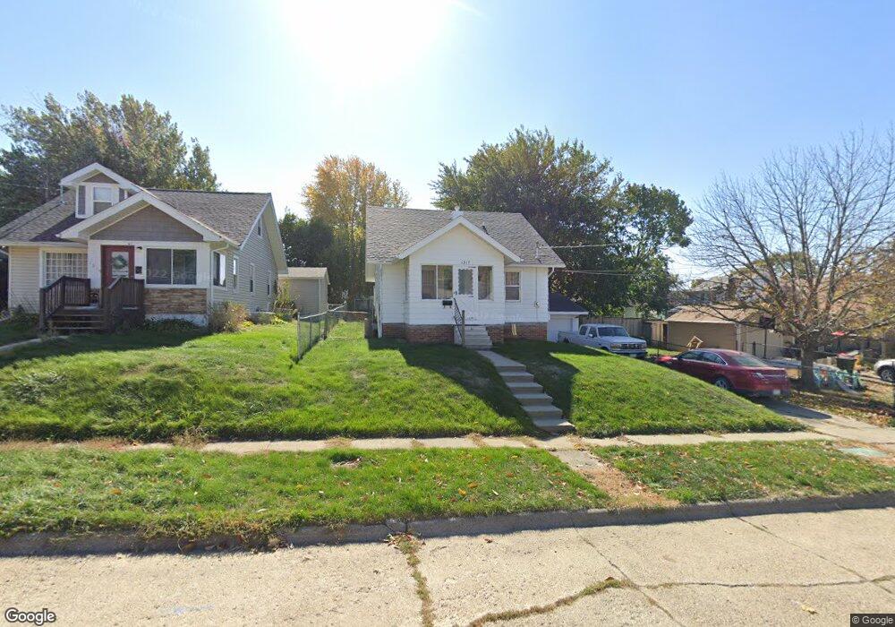 1317 Crescent Dr, Newton, IA 50208 - photo 1