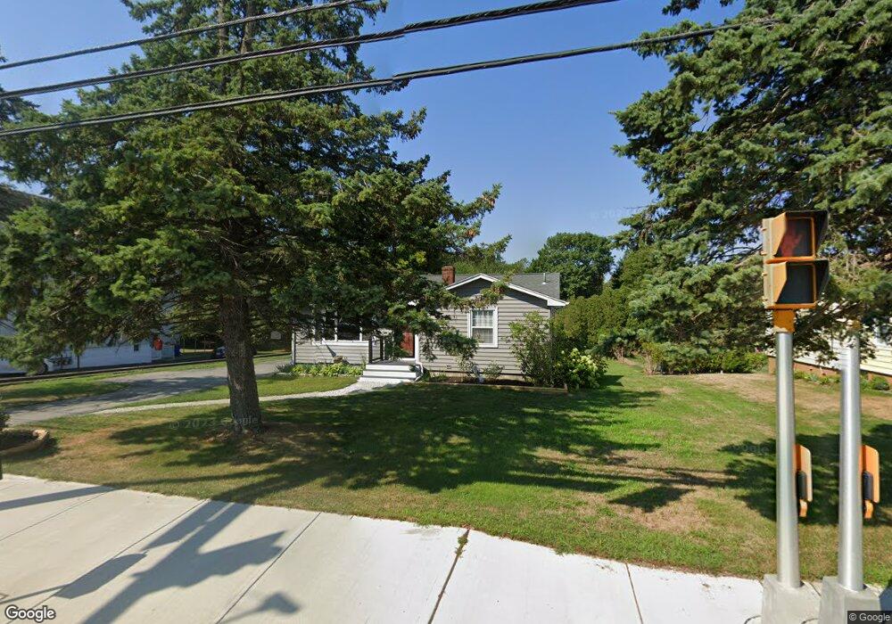 489 Metacom Ave, Bristol, RI 02809 - photo 1