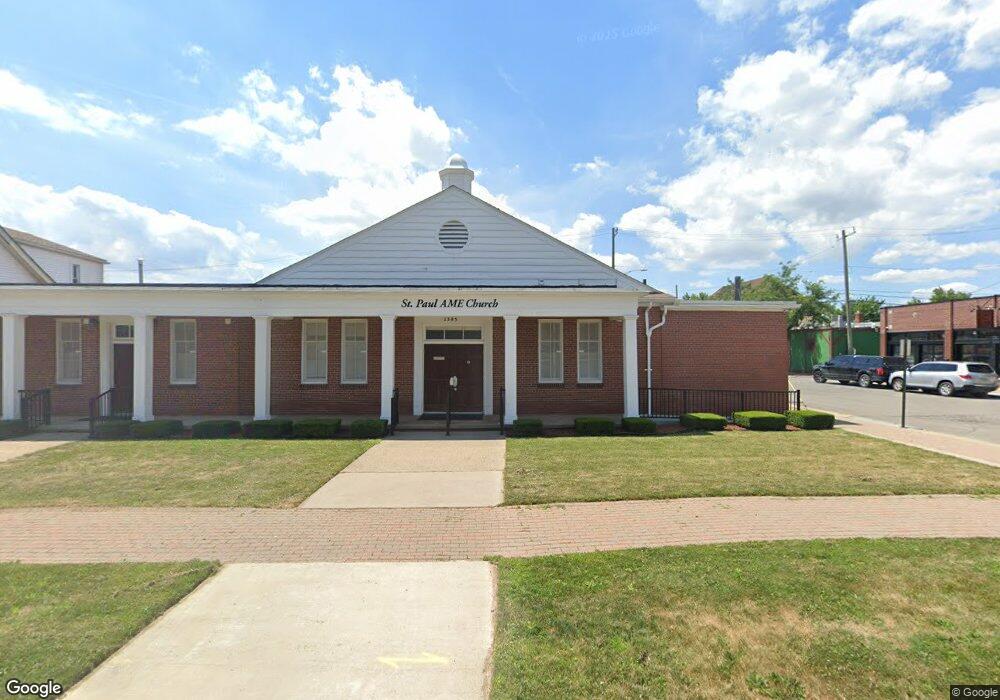 1385 Wayburn St, Grosse Pointe, MI 48230 - photo 1