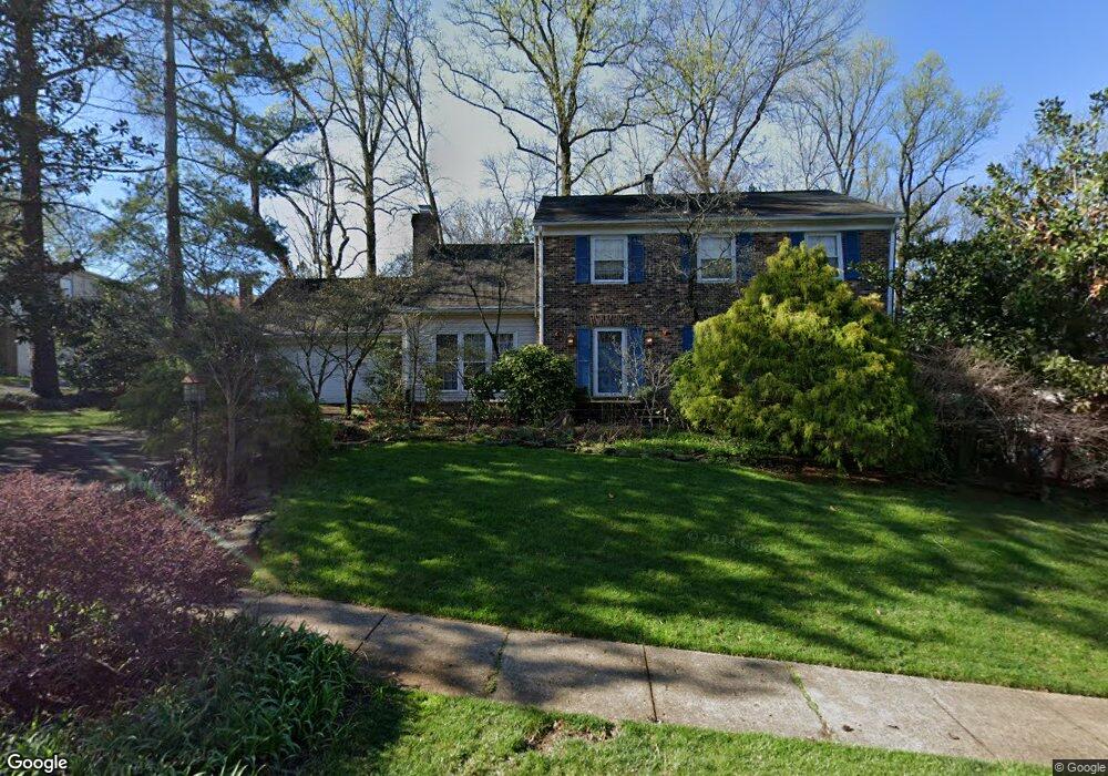 5805 Bent Twig Rd, McLean, VA 22101 - photo 1