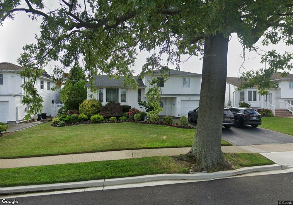 2234 Wynne Ln, Bellmore, NY 11710 - photo 1