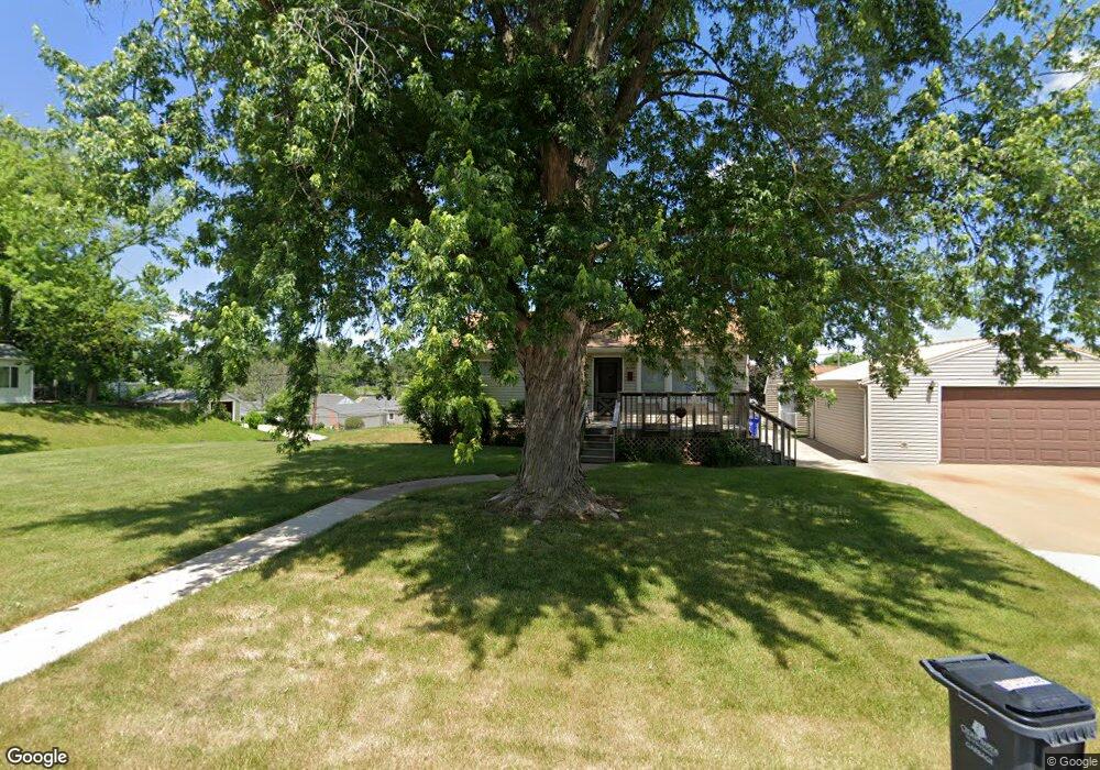 2220 9th Ave SW, Cedar Rapids, IA 52404 - photo 1