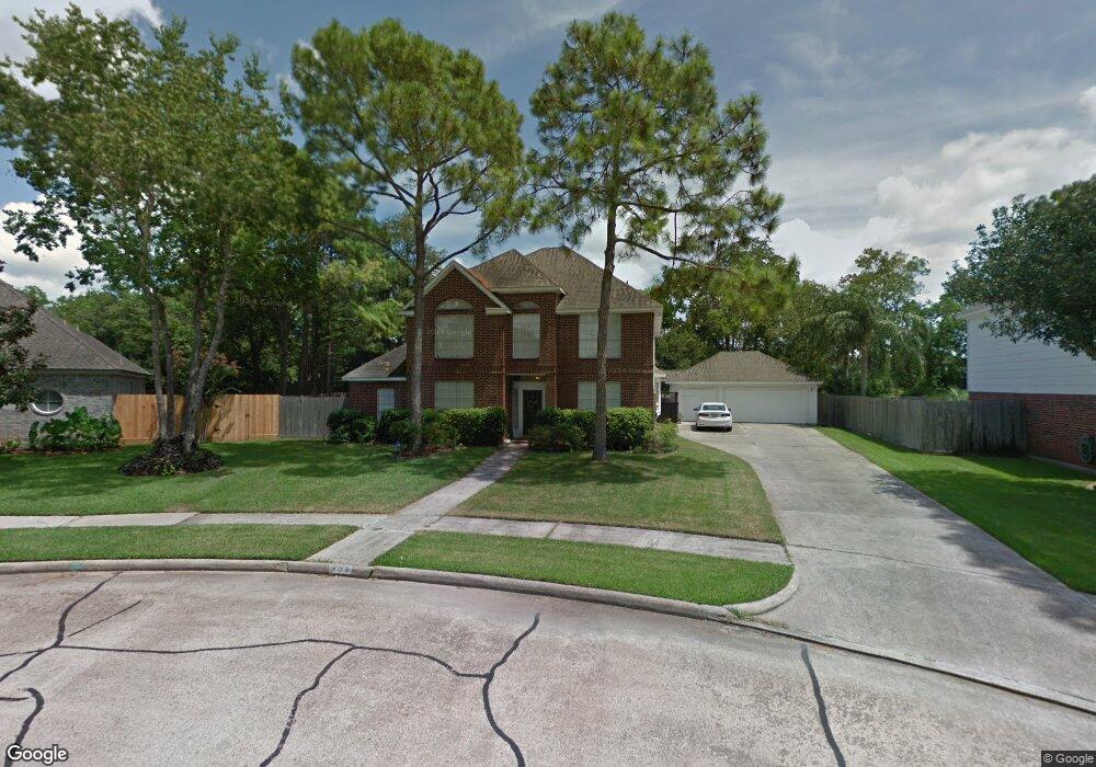 304 Windsor Dr, Friendswood, TX 77546 - photo 1