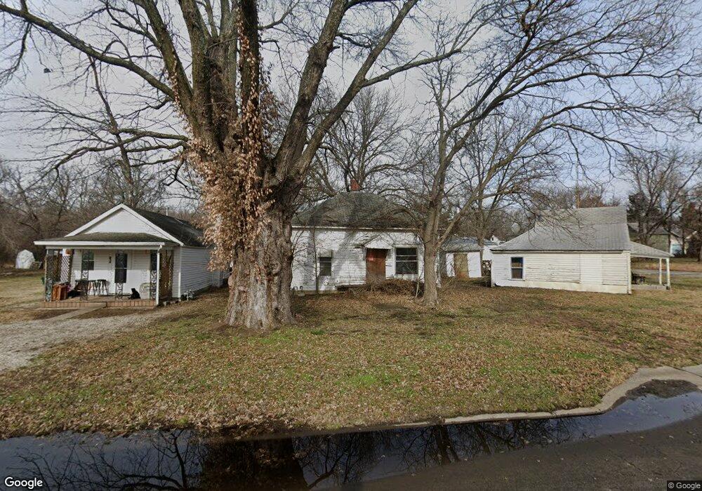 1905 Gabriel Ave, Parsons, KS 67357 - photo 1