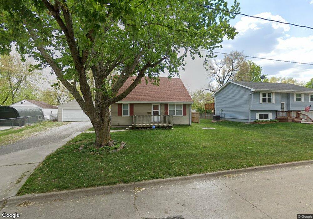 541 E Miller Ave, Des Moines, IA 50315 - photo 1