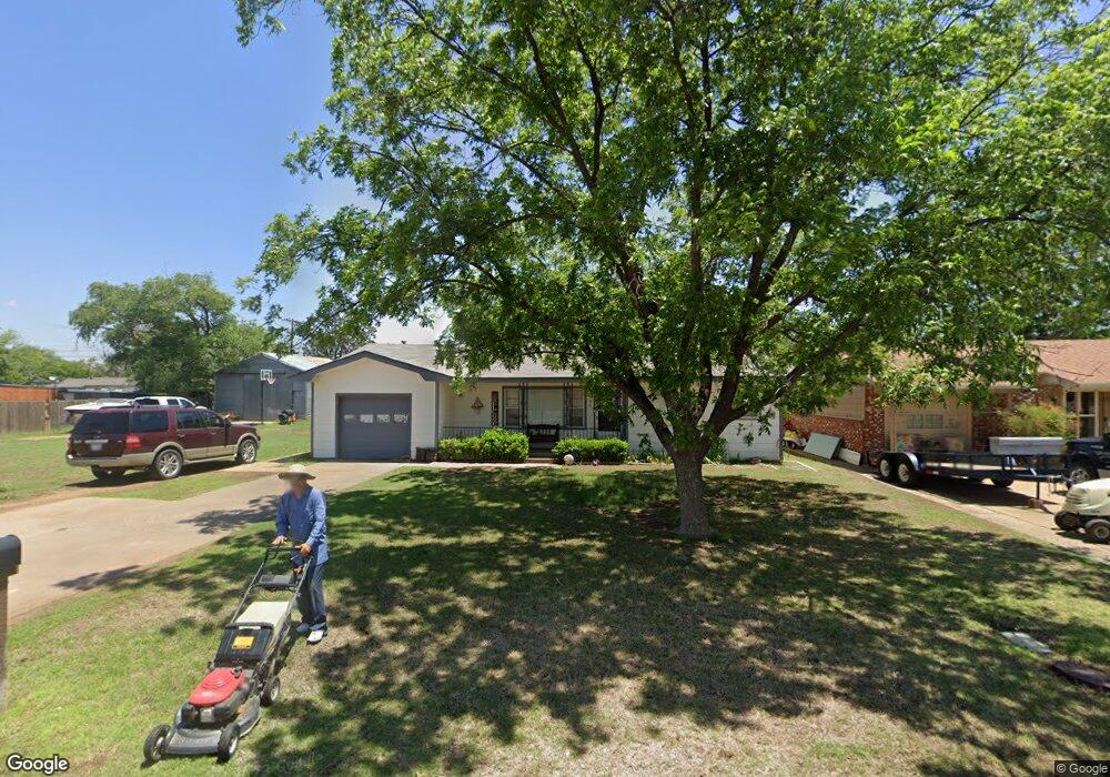 706 Amarillo St, Plainview, TX 79072 - photo 1
