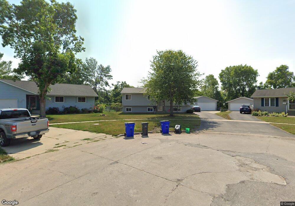 2301 William Ct NW, Cedar Rapids, IA 52405 - photo 1