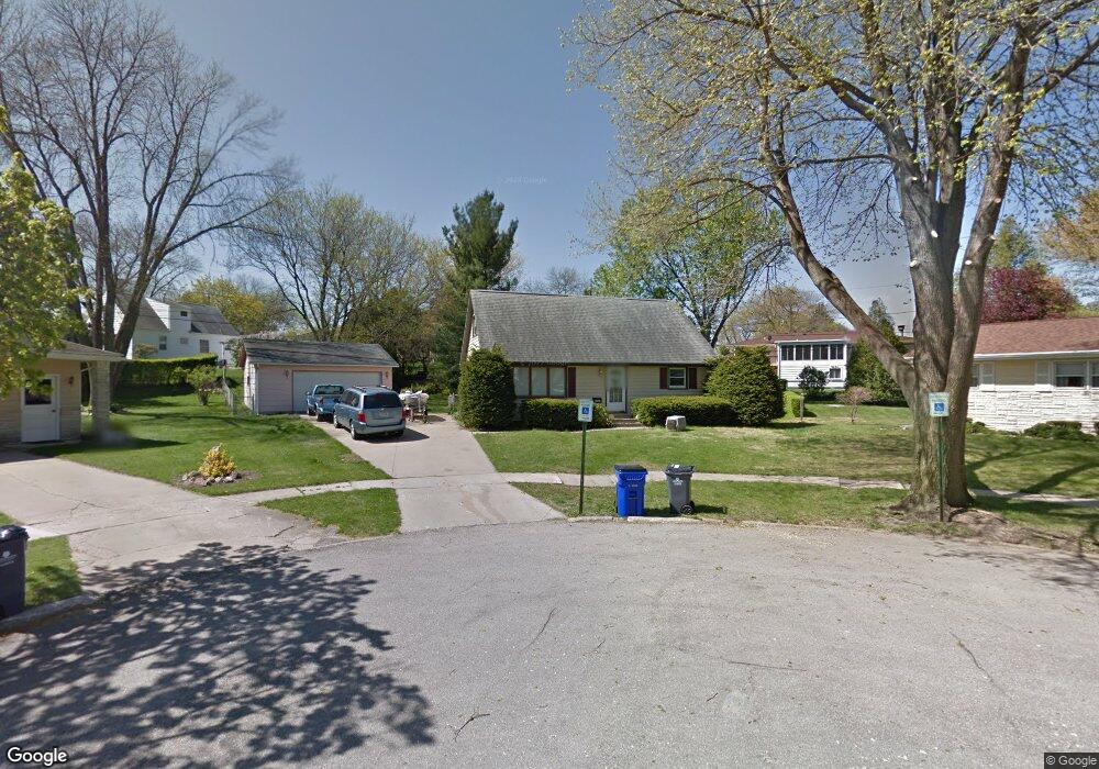 3505 Vera Ct NW, Cedar Rapids, IA 52405 - photo 1