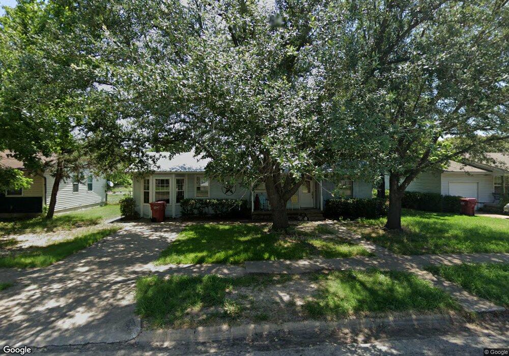 2208 N Main St, Bonham, TX 75418 - photo 1