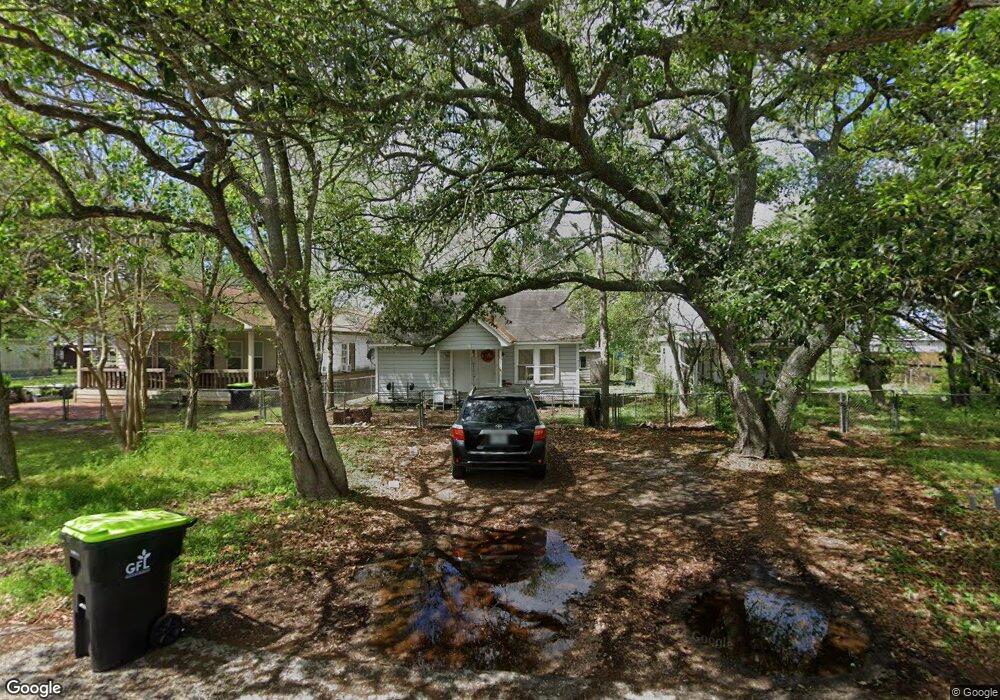 2718 Avenue G, Bay City, TX 77414 - photo 1