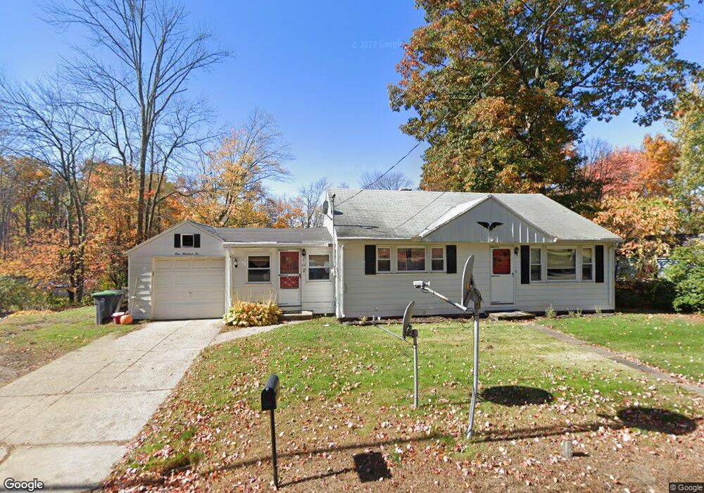 102 Mammoth Rd, Hooksett, NH 03106 - photo 1