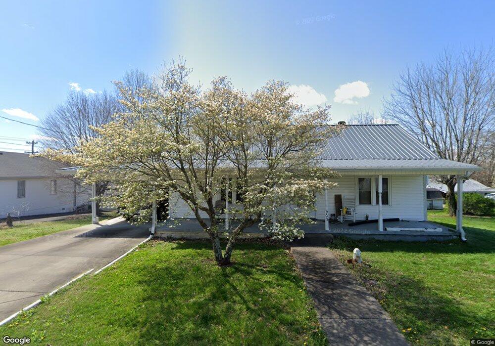 903 W 2nd St, Dickson, TN 37055 - photo 1