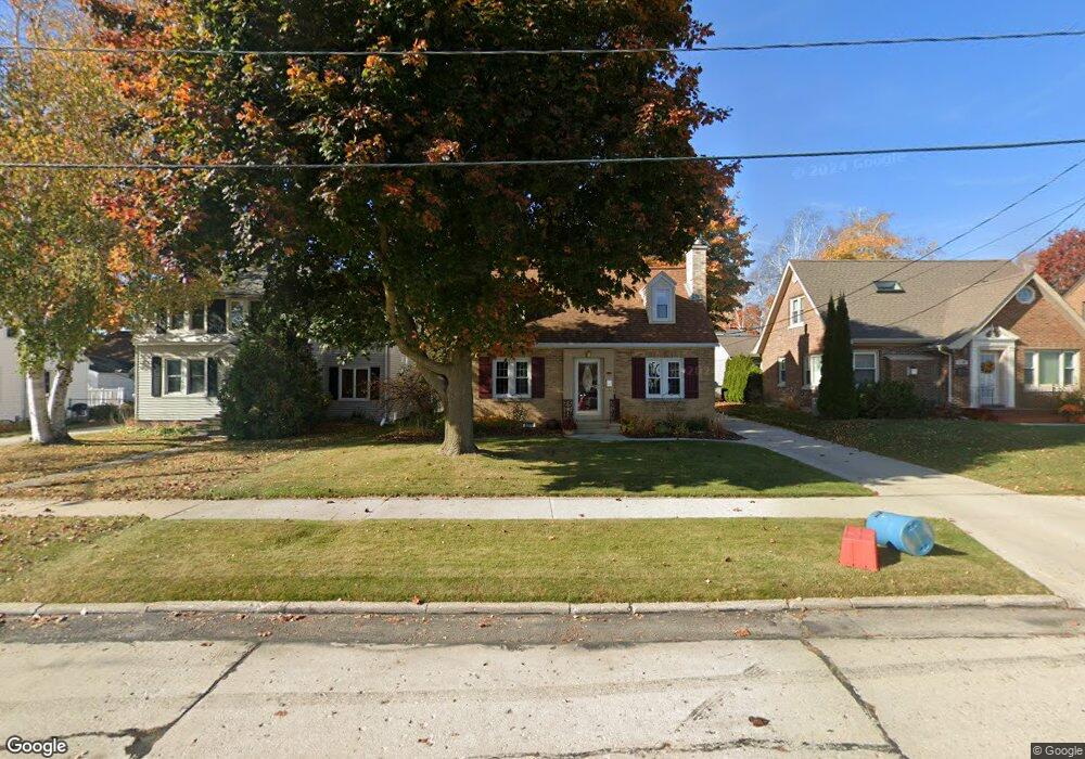 1132 N 15th St, Manitowoc, WI 54220 - photo 1