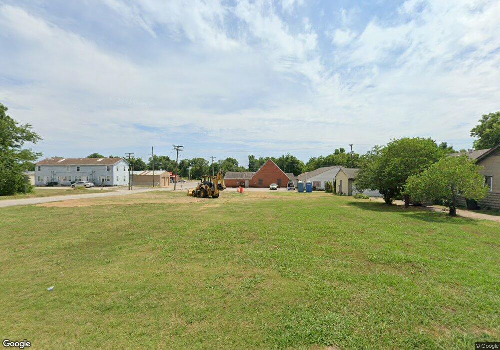 422 E 2nd St, Skiatook, OK 74070 - photo 1