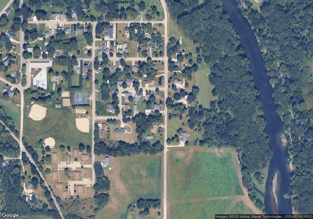 532 E Washington St, Shell Rock, IA 50670 - photo 1