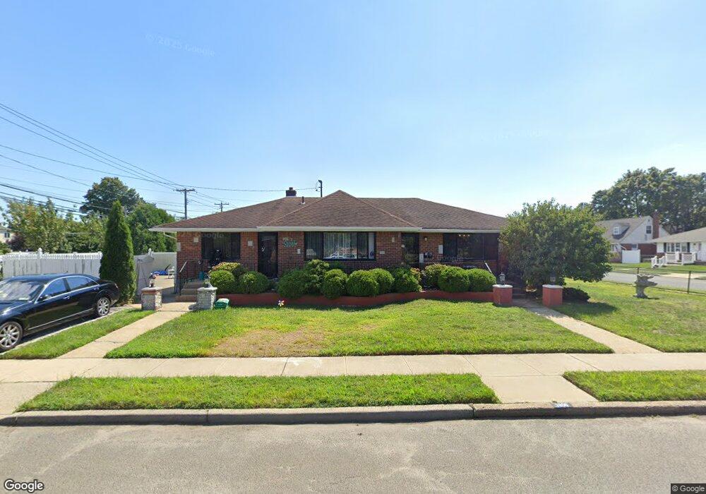 3900 Moore St, Levittown, NY 11756 - photo 1