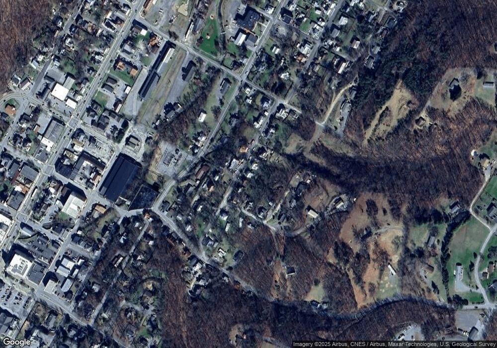 315 S Laurel Ave, Berkeley Springs, WV 25411 - photo 1