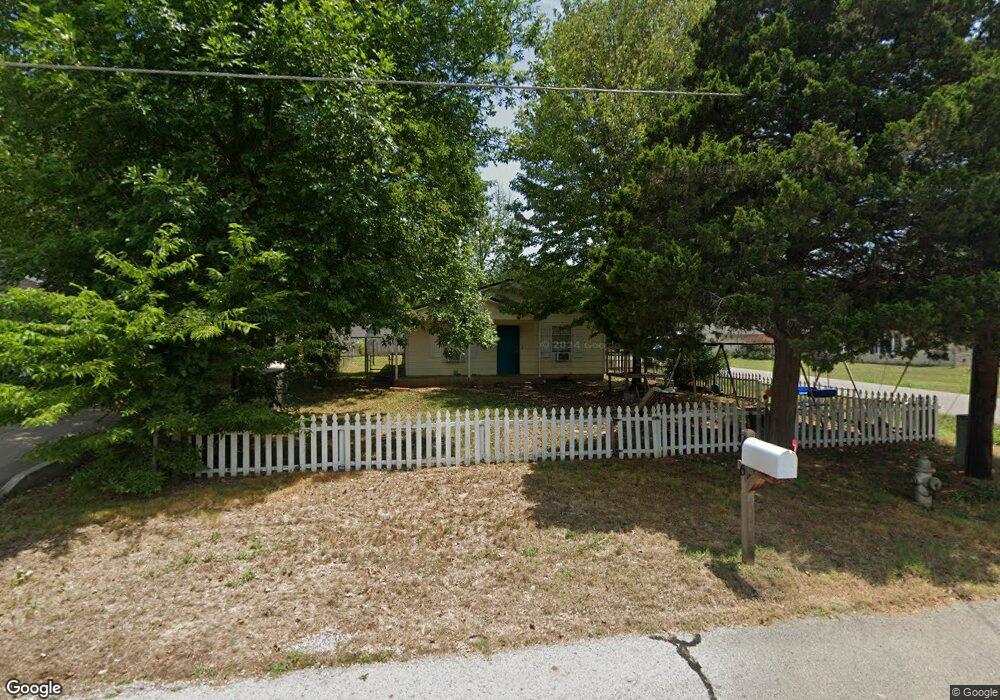 736 S Maryland Ave, Claremore, OK 74017 - photo 1