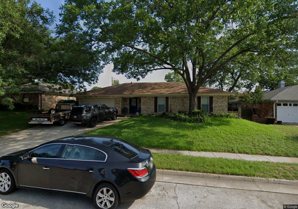 1633 Vicksburg Dr, Bedford, TX 76022 - photo 1