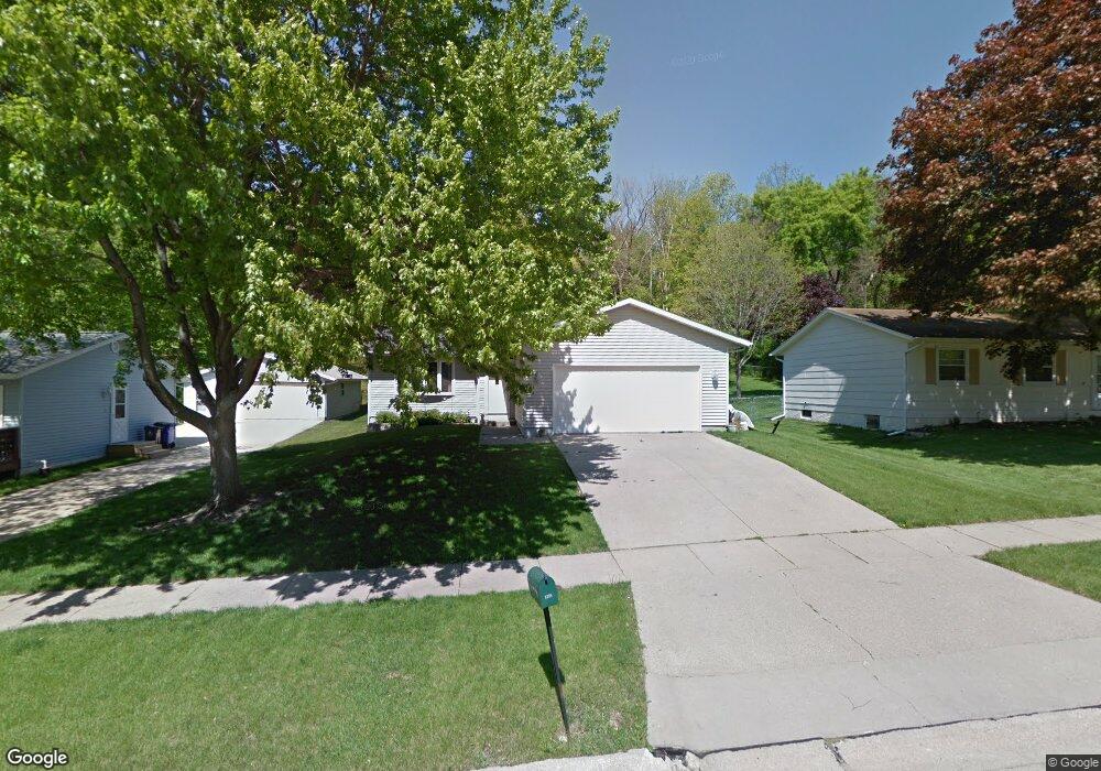 1738 Woodside Ct NW, Cedar Rapids, IA 52405 - photo 1