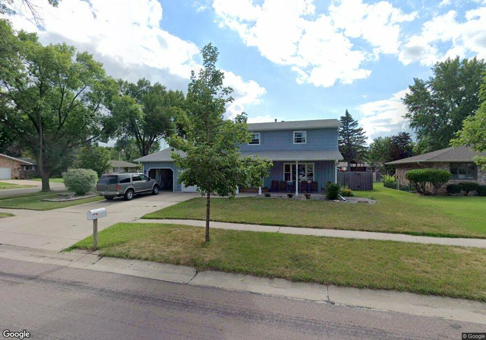 2802 Maple St N, Fargo, ND 58102 - photo 1