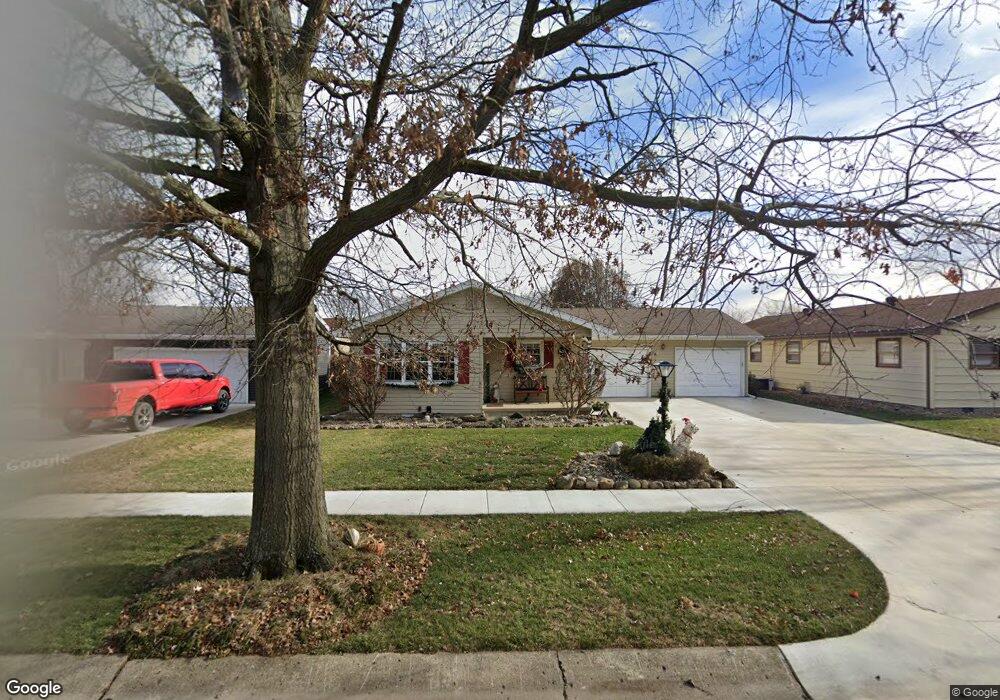 812 N 32nd St, Mattoon, IL 61938 - photo 1