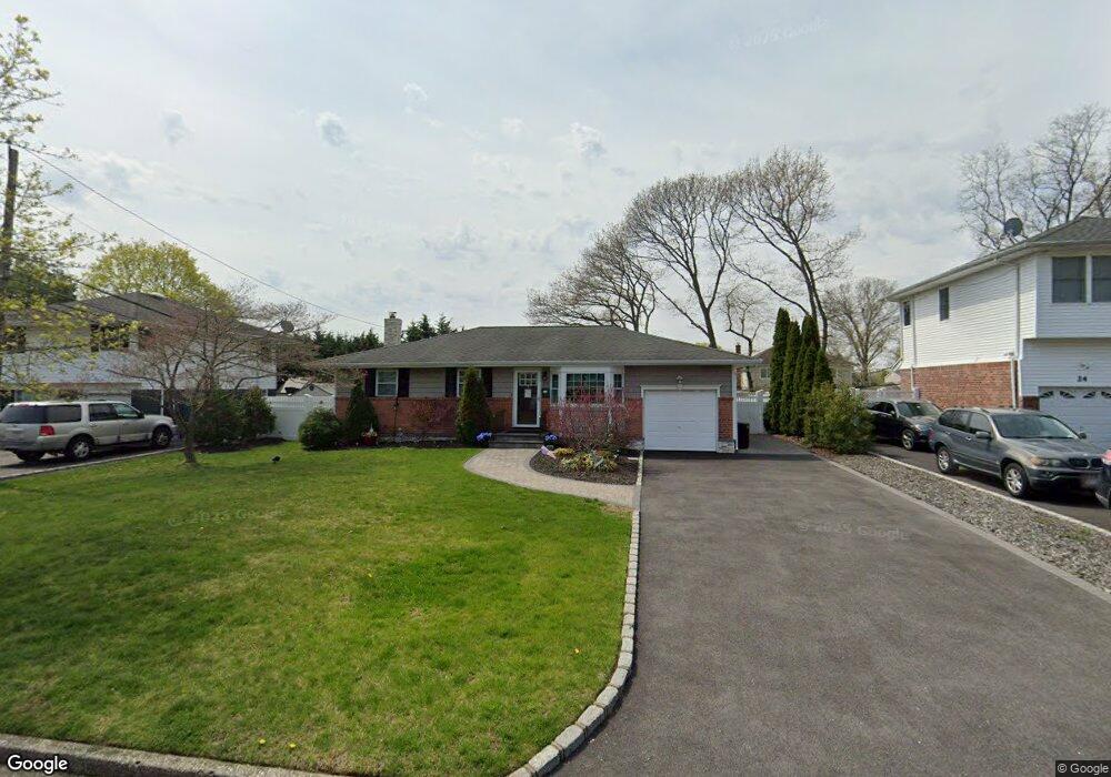 26 Gehrig St, ComMacK, NY 11725 - photo 1