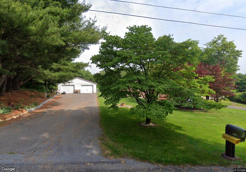 978 Thompson Ln, Chambersburg, PA 17202 - photo 1