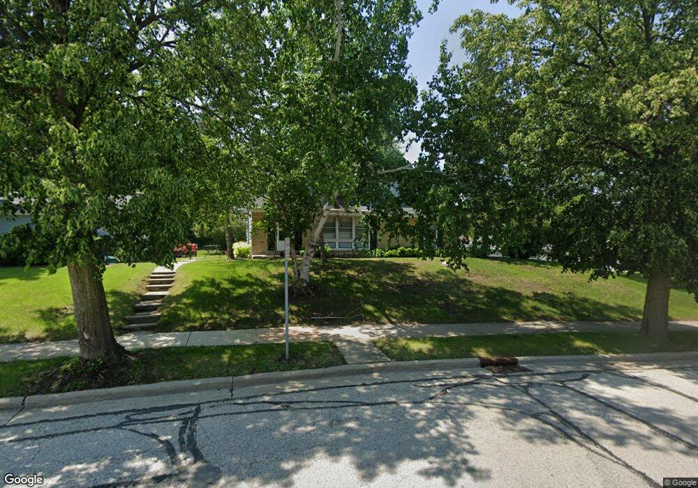 1800 Manhattan Dr, Waukesha, WI 53186 - photo 1