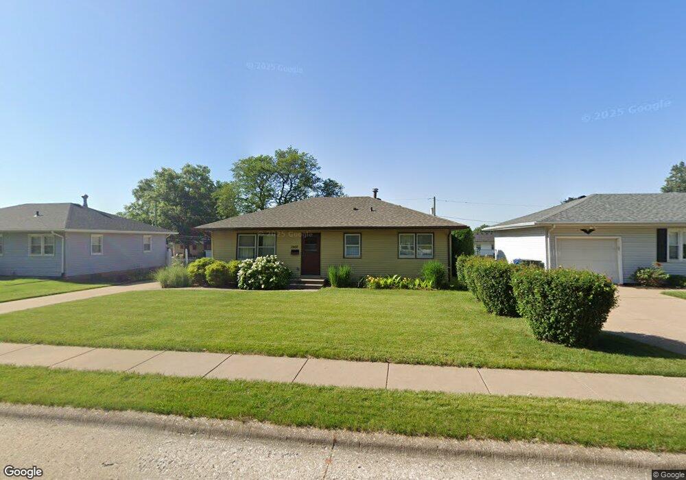 1907 W 37th St, Davenport, IA 52806 - photo 1