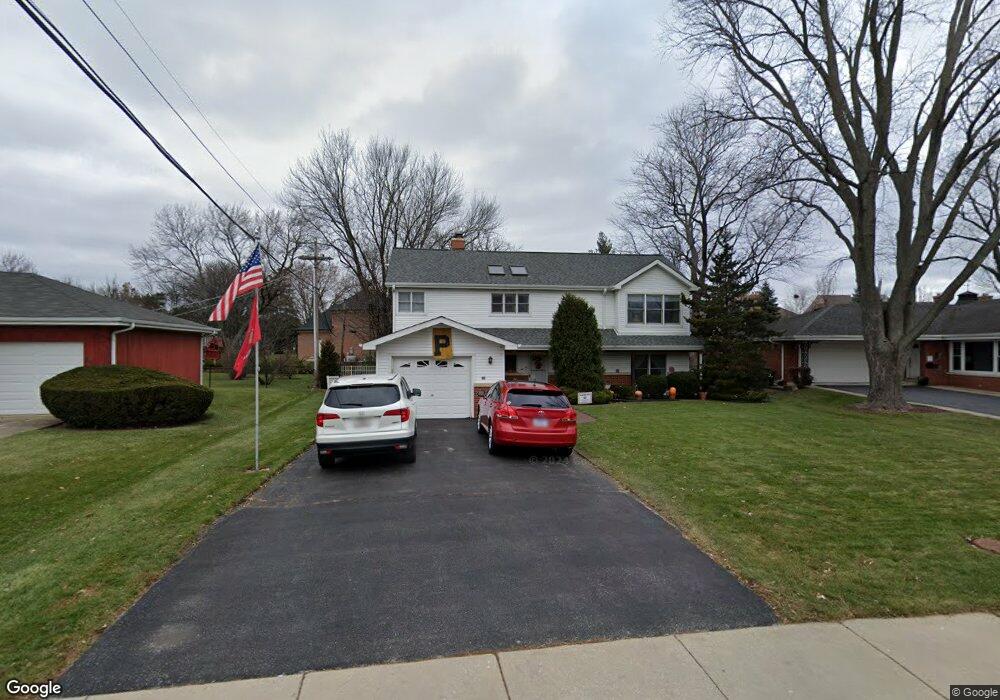 2324 Robincrest Ln, Glenview, IL 60025 - photo 1