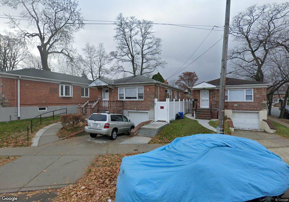 2737 Bayside Ln, Flushing, NY 11358 - photo 1