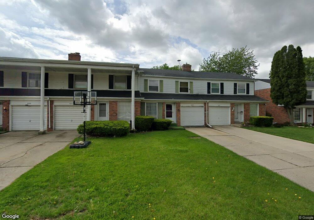 2009 Crestbrook Ln, Flint, MI 48507 - photo 1