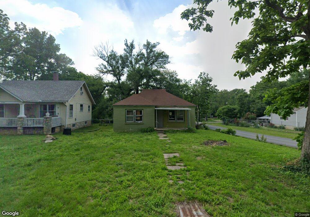 2701 SE Pennsylvania Ave, Topeka, KS 66605 - photo 1