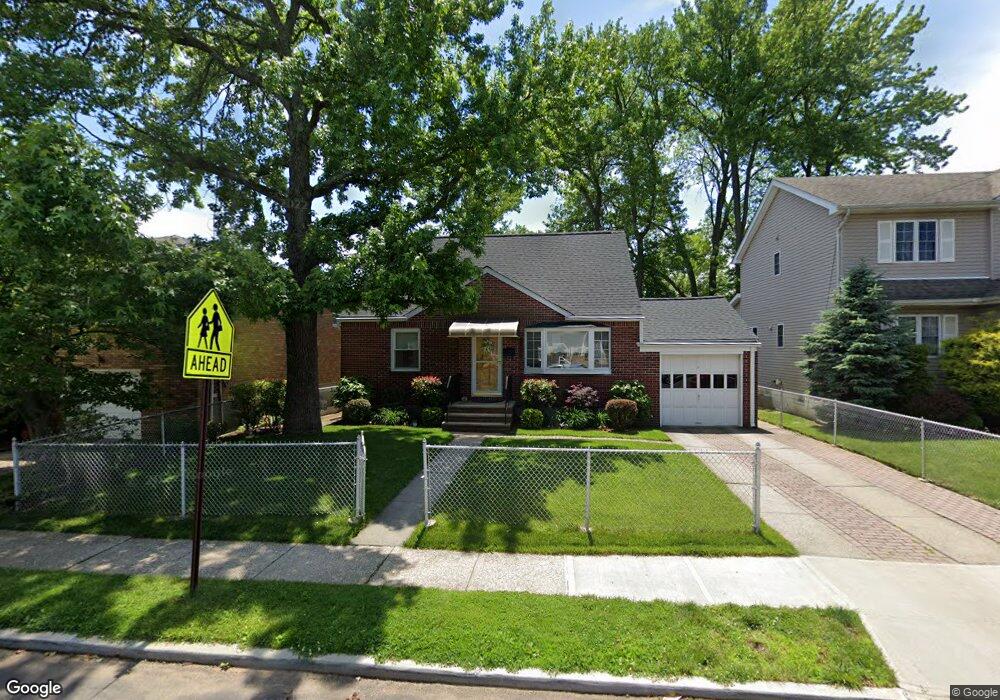 318 Montreal Ave, Staten Island, NY 10306 - photo 1