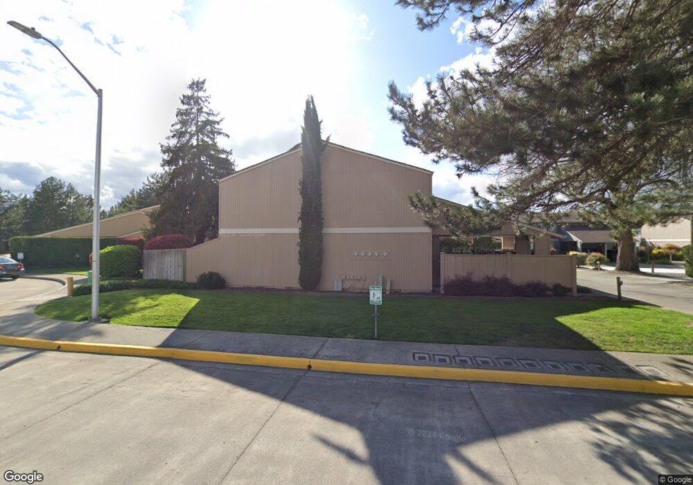 1032 SE Camelot Dr unit 4, Grants Pass, OR 97526 - photo 1