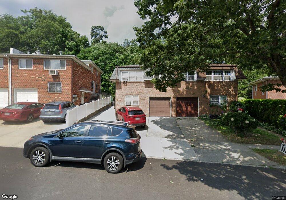69-33 Little Neck Pkwy unit 2nd Fl, Glen Oaks, NY 11004 - photo 1