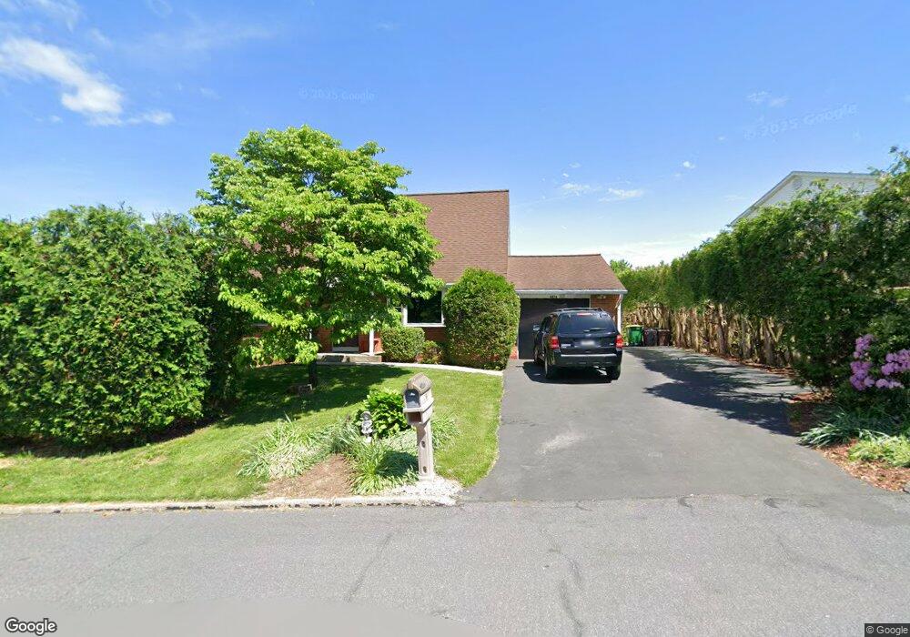 6874 Linden Cir, Macungie, PA 18062 - photo 1