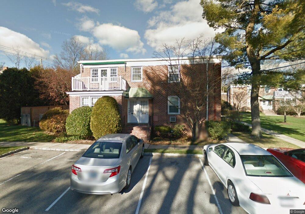 9 Putnam Park unit D, Greenwich, CT 06830 - photo 1