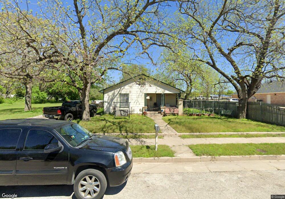 108 W Weatherford St, Weatherford, TX 76086 - photo 1