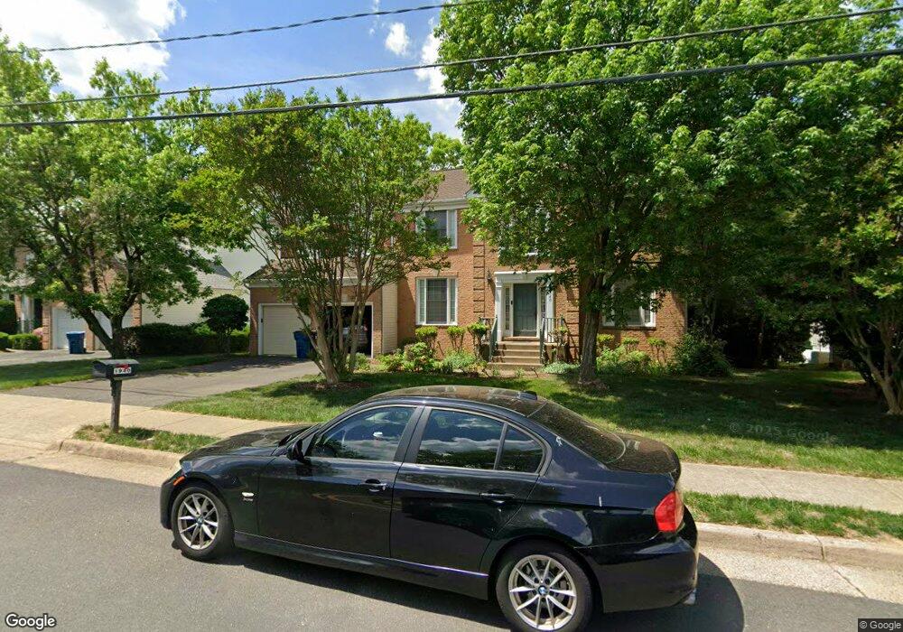 1940 Lord Fairfax Rd, Vienna, VA 22182 - photo 1