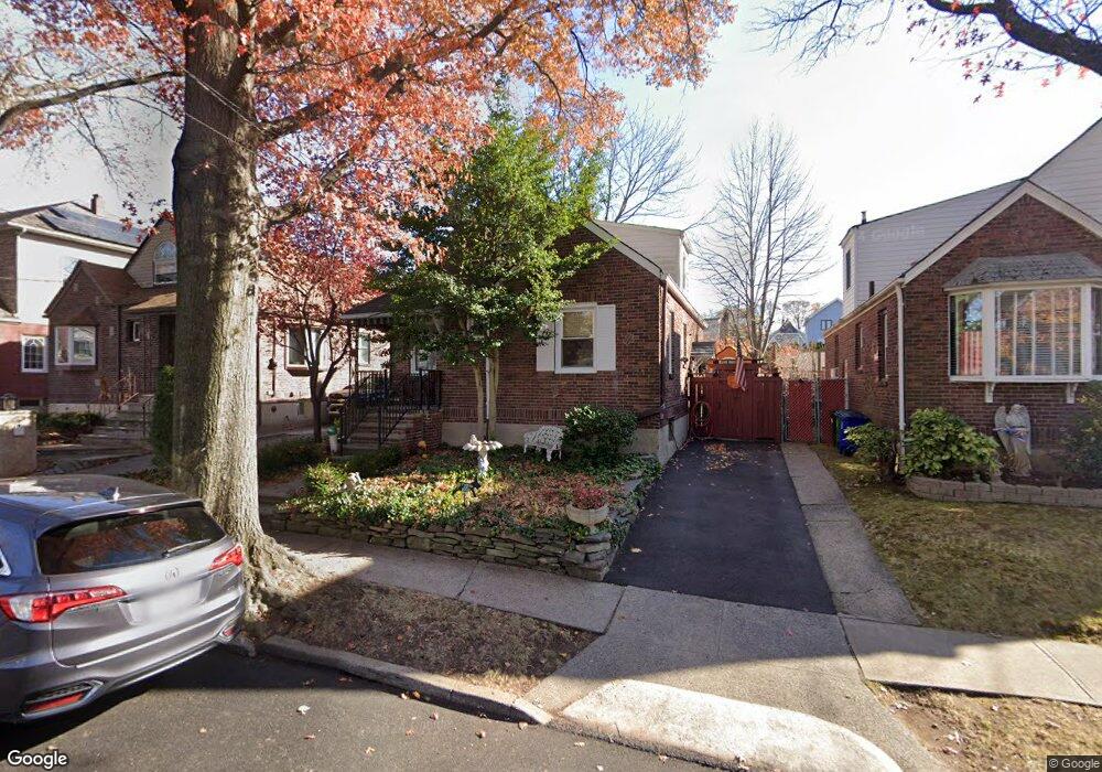 52 Fox Hunt Ct, Staten Island, NY 10301 - photo 1