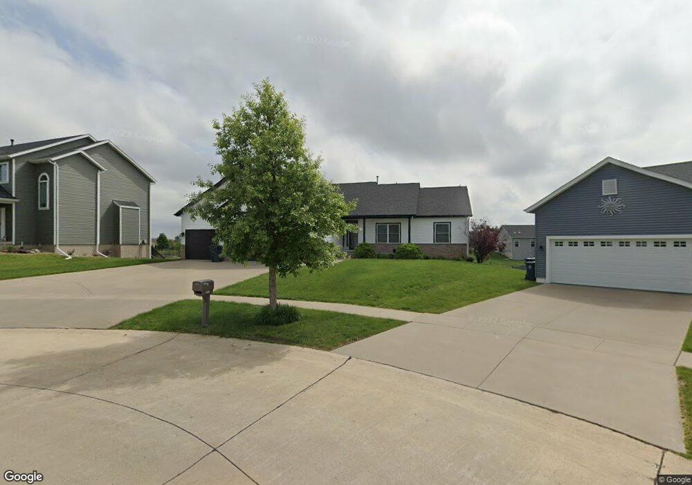 2515 Radcliffe Ct SW, Cedar Rapids, IA 52404 - photo 1